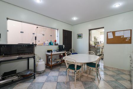 Casa à venda com 323m², 4 quartos e 4 vagas Casa à venda com 323m², 4 quartos e 4 vagasCopa