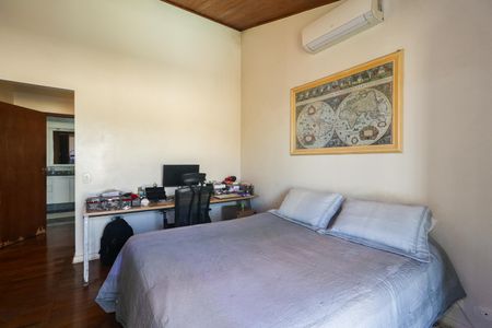 Casa à venda com 323m², 4 quartos e 4 vagas Casa à venda com 323m², 4 quartos e 4 vagasSuíte 2