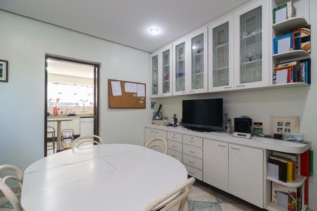 Casa à venda com 323m², 4 quartos e 4 vagas Casa à venda com 323m², 4 quartos e 4 vagasCopa