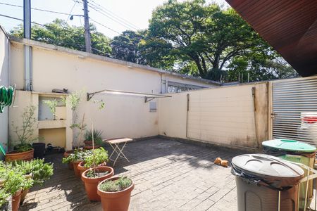 Casa à venda com 323m², 4 quartos e 4 vagas Casa à venda com 323m², 4 quartos e 4 vagasÁrea de Serviço