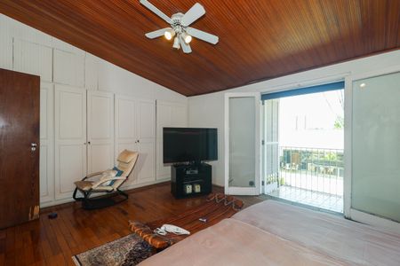 Casa à venda com 323m², 4 quartos e 4 vagas Casa à venda com 323m², 4 quartos e 4 vagasSuíte 1