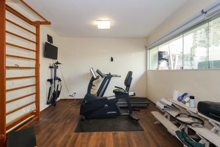 Casa à venda com 323m², 4 quartos e 4 vagas Casa à venda com 323m², 4 quartos e 4 vagasAcademia