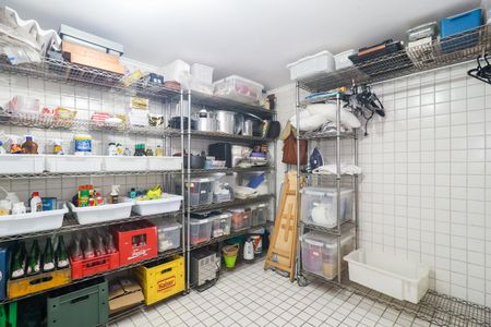 Casa à venda com 323m², 4 quartos e 4 vagas Casa à venda com 323m², 4 quartos e 4 vagasÁrea de Serviço