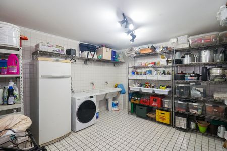 Casa à venda com 323m², 4 quartos e 4 vagas Casa à venda com 323m², 4 quartos e 4 vagasÁrea de Serviço