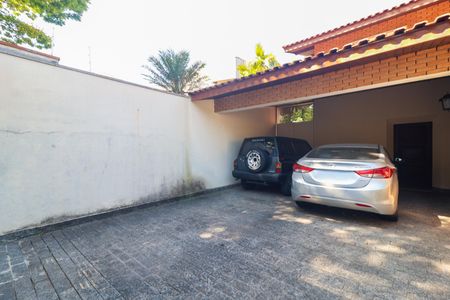 Casa à venda com 323m², 4 quartos e 4 vagas Casa à venda com 323m², 4 quartos e 4 vagasGaragem