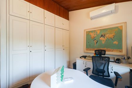 Casa à venda com 323m², 4 quartos e 4 vagas Casa à venda com 323m², 4 quartos e 4 vagasQuarto 3