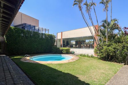 Casa à venda com 323m², 4 quartos e 4 vagas Casa à venda com 323m², 4 quartos e 4 vagasÁrea externa