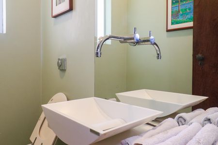 Casa à venda com 323m², 4 quartos e 4 vagas Casa à venda com 323m², 4 quartos e 4 vagasLavabo