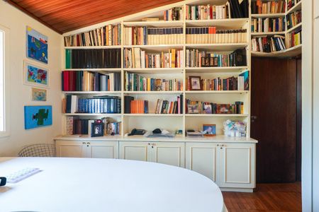 Casa à venda com 323m², 4 quartos e 4 vagas Casa à venda com 323m², 4 quartos e 4 vagasQuarto 3