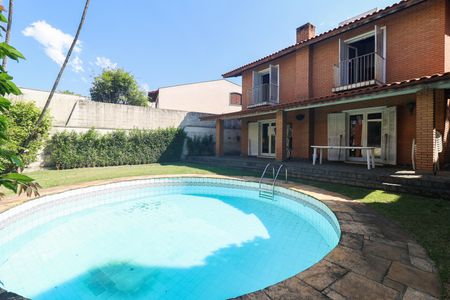 Casa à venda com 323m², 4 quartos e 4 vagas Casa à venda com 323m², 4 quartos e 4 vagasÁrea externa