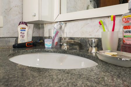 Casa à venda com 323m², 4 quartos e 4 vagas Casa à venda com 323m², 4 quartos e 4 vagasBanheiro da Suíte 2