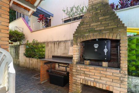 Casa à venda com 323m², 4 quartos e 4 vagas Casa à venda com 323m², 4 quartos e 4 vagasÁrea externa