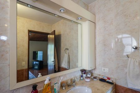 Casa à venda com 323m², 4 quartos e 4 vagas Casa à venda com 323m², 4 quartos e 4 vagasBanheiro da Suíte 1