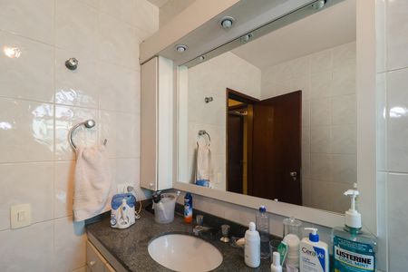 Casa à venda com 323m², 4 quartos e 4 vagas Casa à venda com 323m², 4 quartos e 4 vagasBanheiro