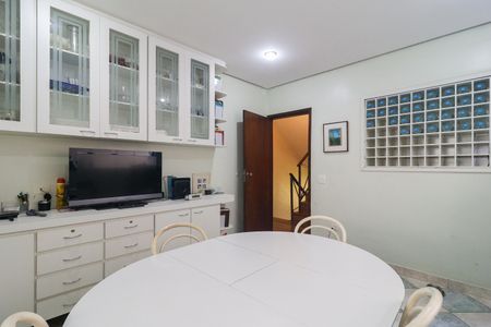 Casa à venda com 323m², 4 quartos e 4 vagas Casa à venda com 323m², 4 quartos e 4 vagasCopa