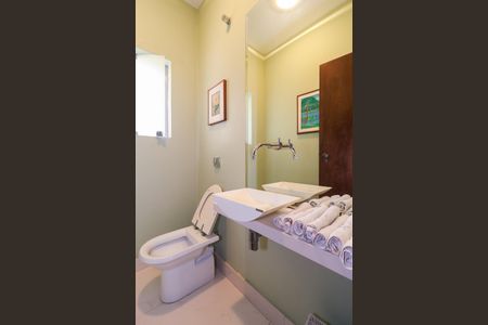 Casa à venda com 323m², 4 quartos e 4 vagas Casa à venda com 323m², 4 quartos e 4 vagasLavabo