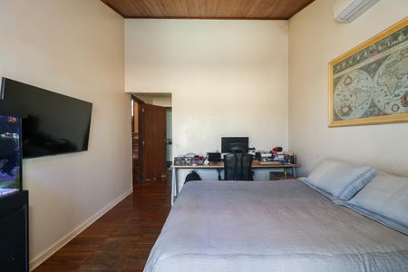 Casa à venda com 323m², 4 quartos e 4 vagas Casa à venda com 323m², 4 quartos e 4 vagasSuíte 2