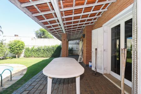 Casa à venda com 323m², 4 quartos e 4 vagas Casa à venda com 323m², 4 quartos e 4 vagasÁrea externa