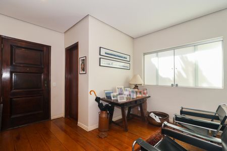 Casa à venda com 323m², 4 quartos e 4 vagas Casa à venda com 323m², 4 quartos e 4 vagasSala