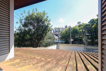 Casa à venda com 323m², 4 quartos e 4 vagas Casa à venda com 323m², 4 quartos e 4 vagasVista do Quarto 3