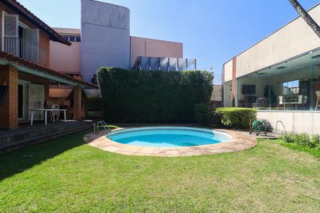 Casa à venda com 323m², 4 quartos e 4 vagas Casa à venda com 323m², 4 quartos e 4 vagasÁrea externa