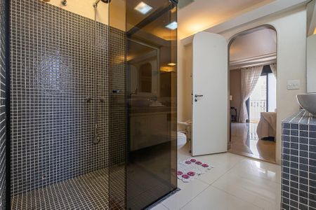 Apartamento à venda com 361m², 3 quartos e 4 vagasSuíte 1 - Banheiro