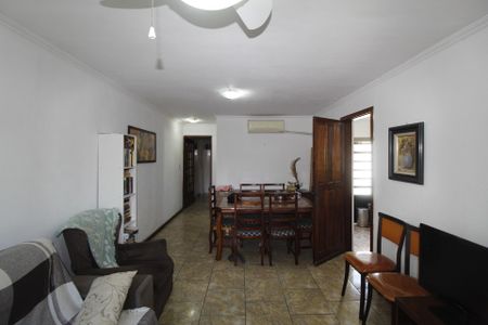Sala de casa à venda com 2 quartos, 250m² em Bom Jesus, Porto Alegre