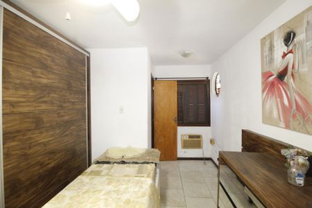 Suíte 1 de casa à venda com 2 quartos, 250m² em Bom Jesus, Porto Alegre