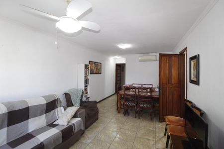 Sala+ de casa à venda com 2 quartos, 250m² em Bom Jesus, Porto Alegre