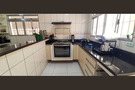 Casa à venda com 183m², 3 quartos e 2 vagas