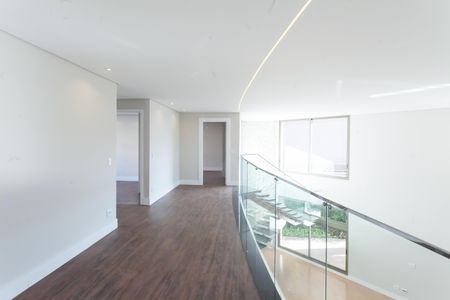 Casa de condomínio para alugar com 450m², 5 quartos e 4 vagashall dos quartos 