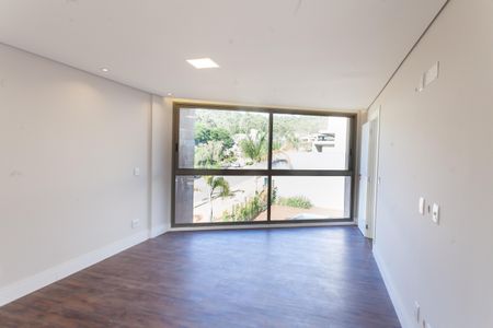 Casa de condomínio para alugar com 450m², 5 quartos e 4 vagassuite 