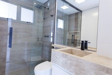 Casa de condomínio para alugar com 450m², 5 quartos e 4 vagasbanheiro quarto de hospedes 