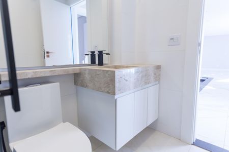 Casa de condomínio para alugar com 450m², 5 quartos e 4 vagasbanheiro quarto de hospedes 