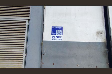 Casa à venda com 374m², 5 quartos e 6 vagas Casa à venda com 374m², 5 quartos e 6 vagasPlaquinha