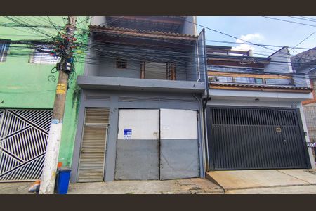 Casa à venda com 374m², 5 quartos e 6 vagas Casa à venda com 374m², 5 quartos e 6 vagasFachada