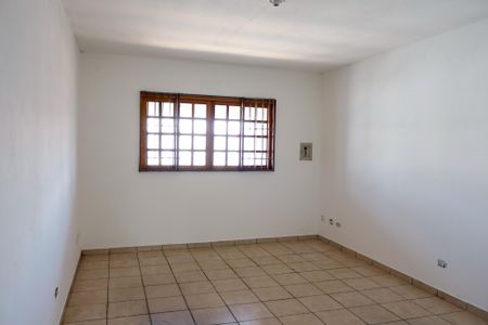 Casa à venda com 374m², 5 quartos e 6 vagas Casa à venda com 374m², 5 quartos e 6 vagasQuarto 5