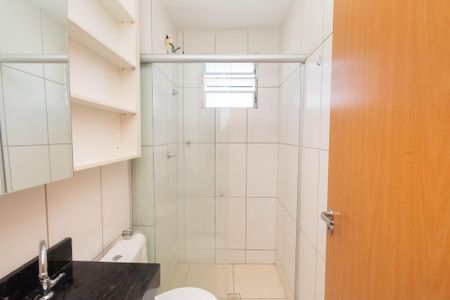 Banheiro de apartamento para alugar com 2 quartos, 44m² em Califórnia, Contagem