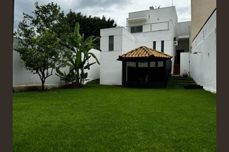 Casa à venda com 200m², 4 quartos e 3 vagasQuintal