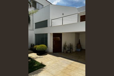 Casa à venda com 200m², 4 quartos e 3 vagasQuintal