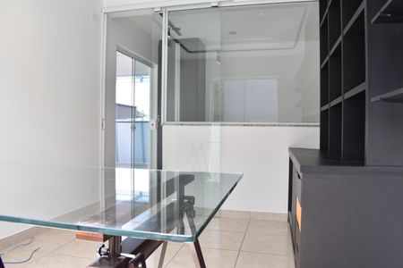 Casa de condomínio para alugar com 179m², 4 quartos e 2 vagasEscritório