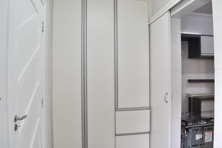 Casa de condomínio para alugar com 179m², 4 quartos e 2 vagasÁrea de Serviço