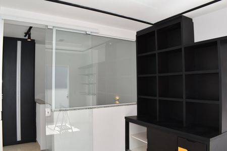 Casa de condomínio para alugar com 179m², 4 quartos e 2 vagasEscritório