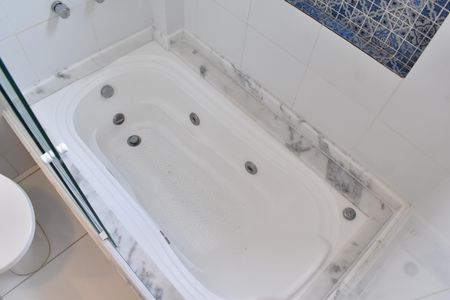 Casa de condomínio para alugar com 179m², 4 quartos e 2 vagasBanheiro da Suíte 2