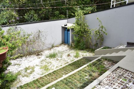 Casa de condomínio para alugar com 179m², 4 quartos e 2 vagasÁrea externa com Jardim