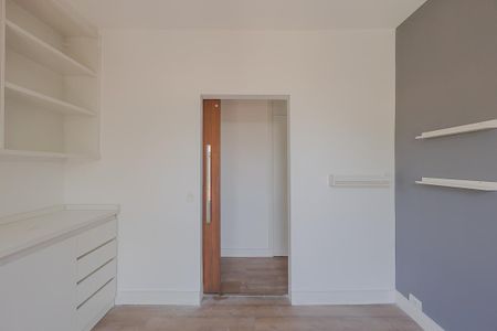 Casa à venda com 446m², 4 quartos e 6 vagasEdícula