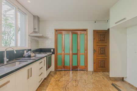 Casa à venda com 446m², 4 quartos e 6 vagasCozinha