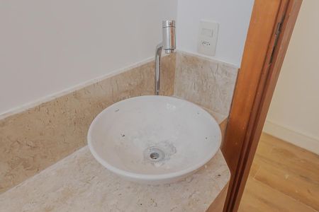 Casa à venda com 446m², 4 quartos e 6 vagasEdícula