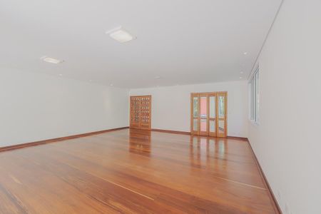 Casa à venda com 446m², 4 quartos e 6 vagasSala