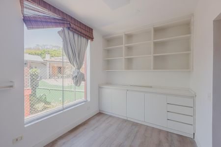 Casa à venda com 446m², 4 quartos e 6 vagasEdícula